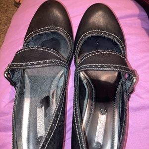 Super cute leather Mary Jane pump